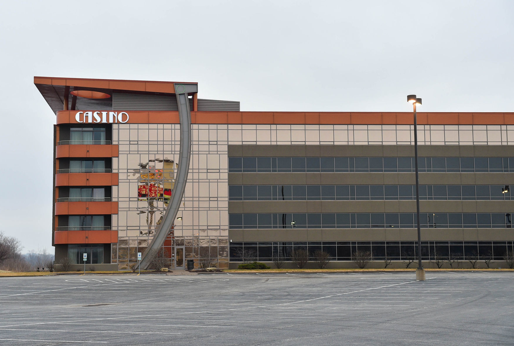 031820-qc-nws-covidcasinos-004